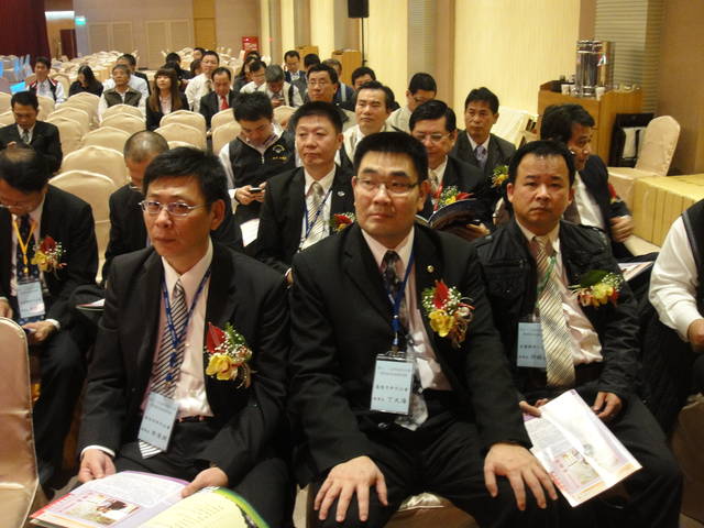 101/12/13參加彰化縣不動產仲介公會第七、八屆理事長交接暨理監事就職典禮